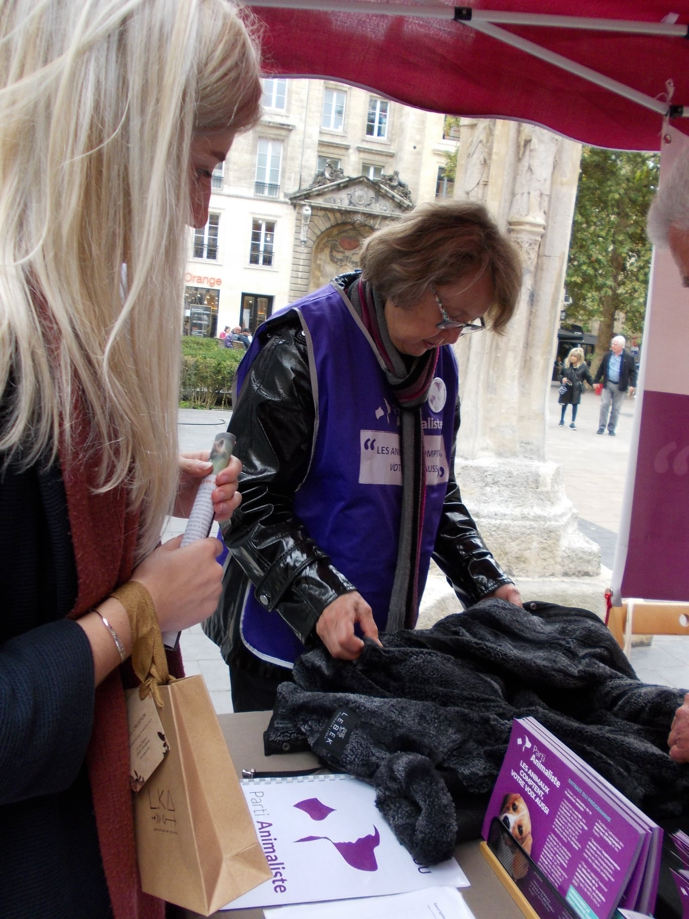 _parti_animaliste_fourrure_bordeaux_2019_militantsA